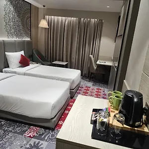 Otel Crystal, Agra (Uttar Pradesh)
